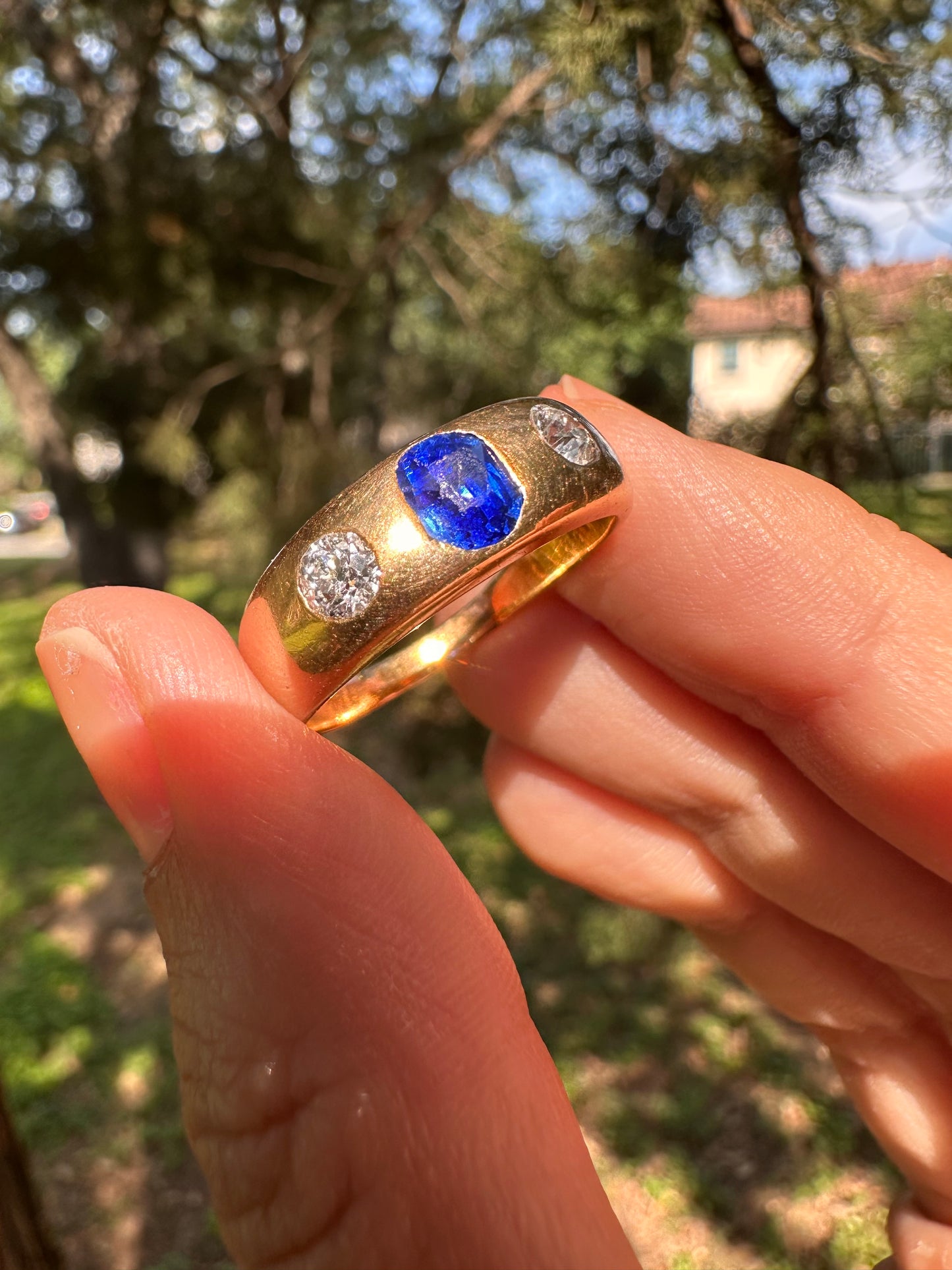 18k Sapphire and OMC diamond ring