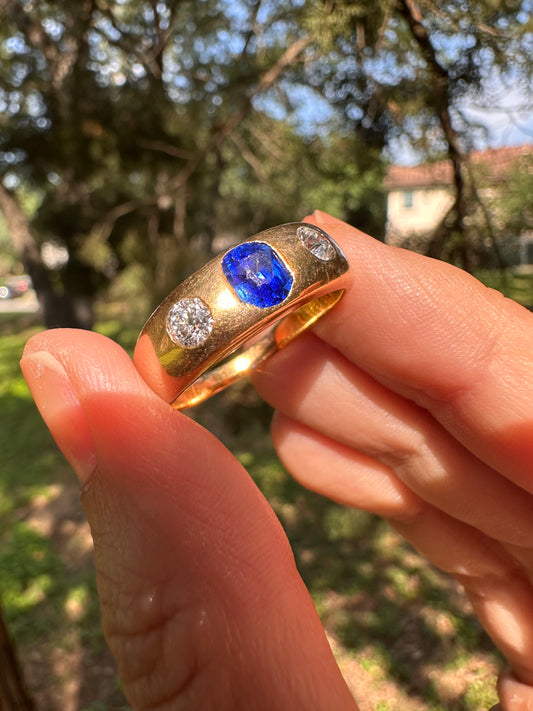 18k Sapphire and OMC diamond ring