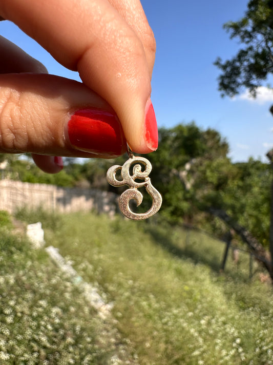 14k lowercase "g" charm