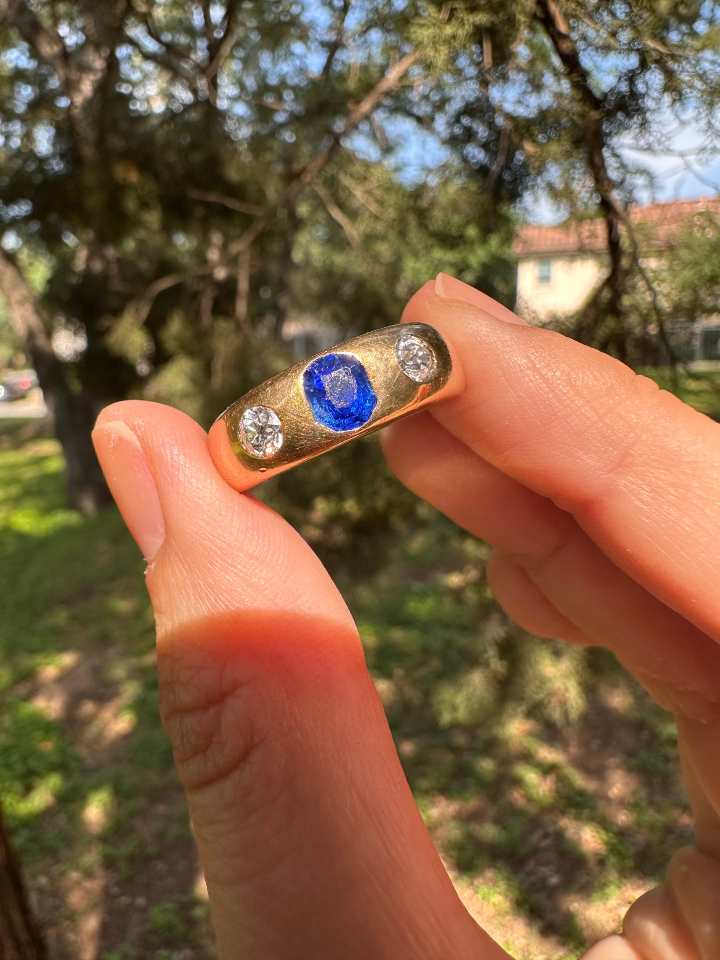 18k Sapphire and OMC diamond ring